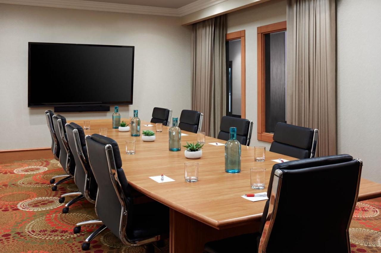 Calgary Marriott Downtown Hotel Экстерьер фото