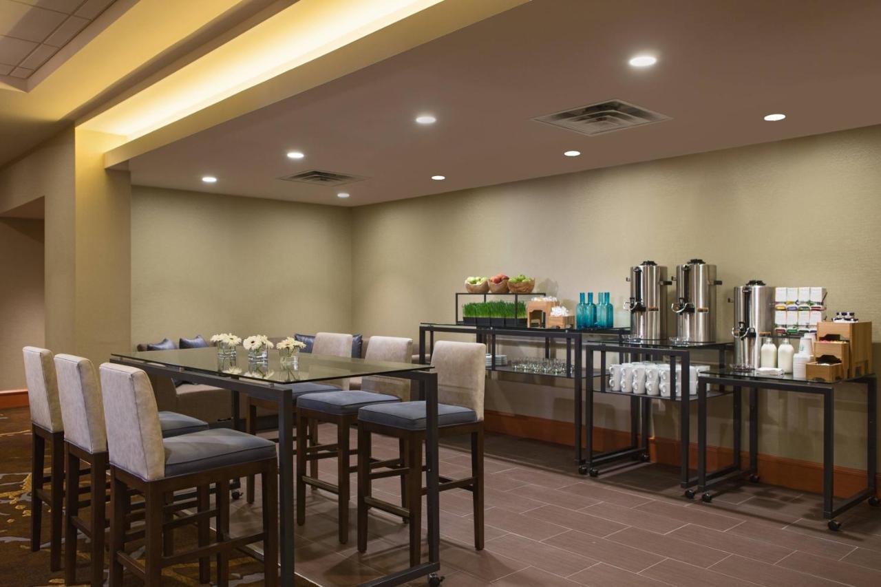 Calgary Marriott Downtown Hotel Экстерьер фото