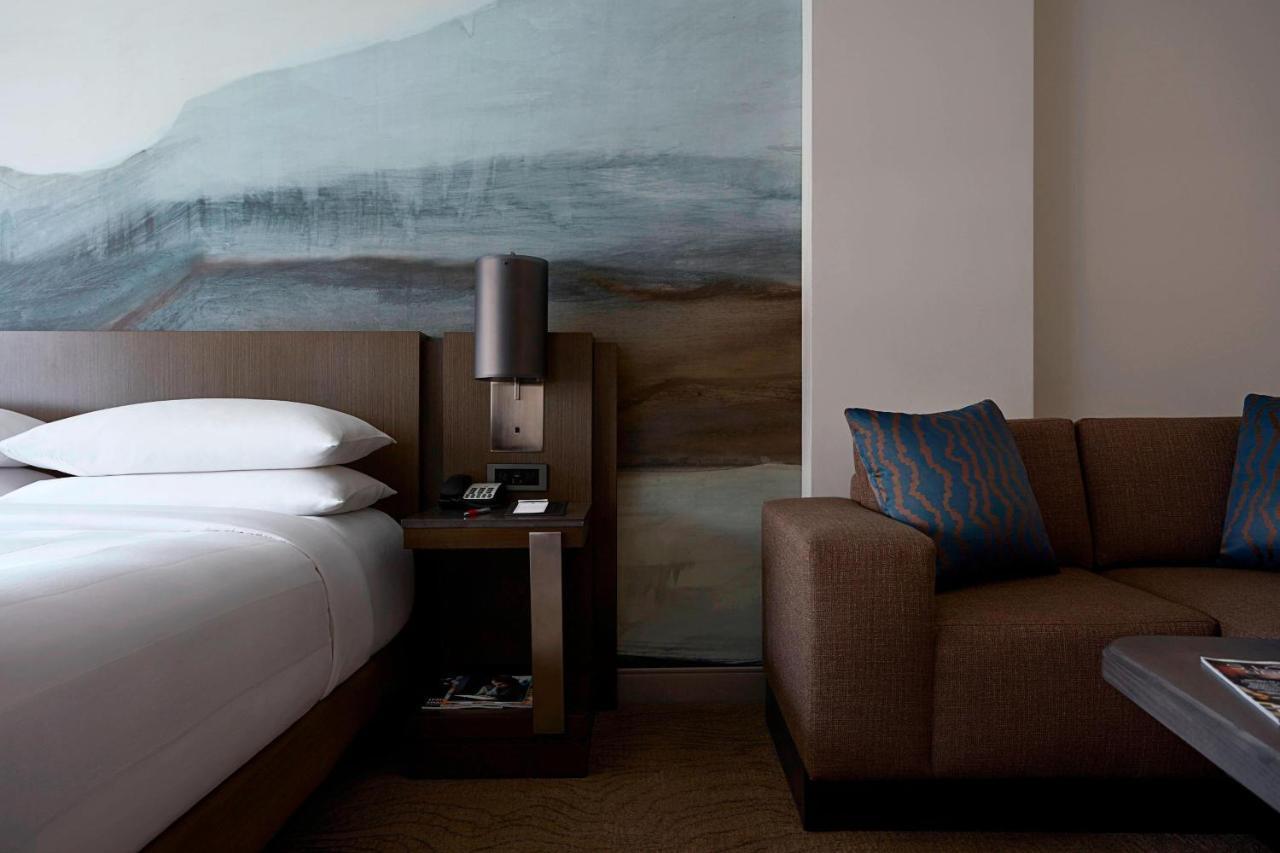 Calgary Marriott Downtown Hotel Экстерьер фото
