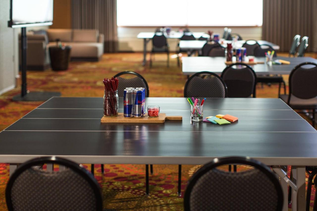 Calgary Marriott Downtown Hotel Экстерьер фото