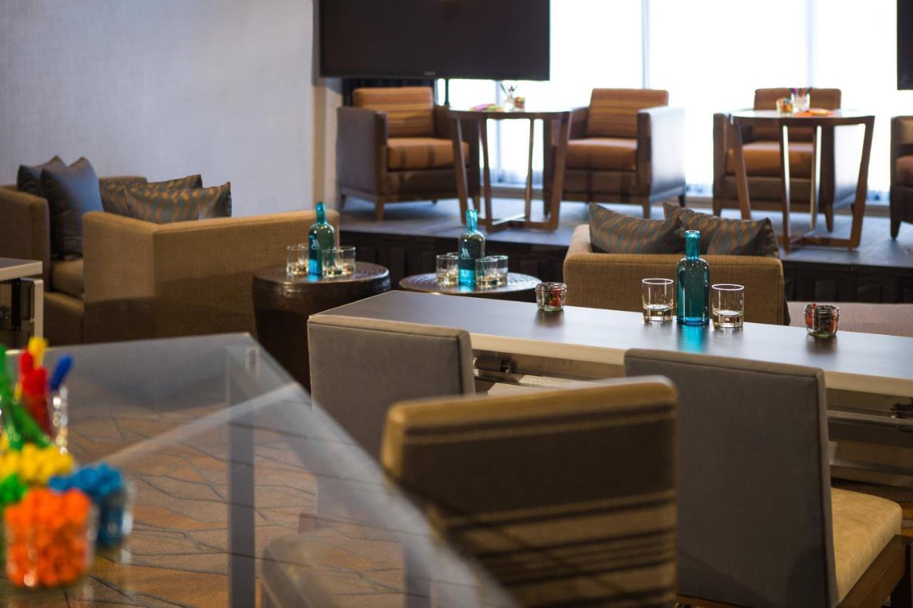 Calgary Marriott Downtown Hotel Экстерьер фото