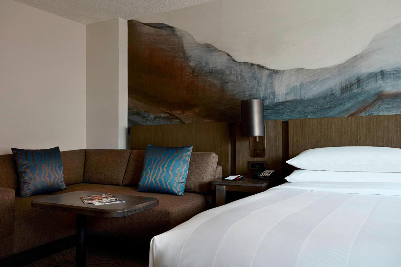 Calgary Marriott Downtown Hotel Экстерьер фото