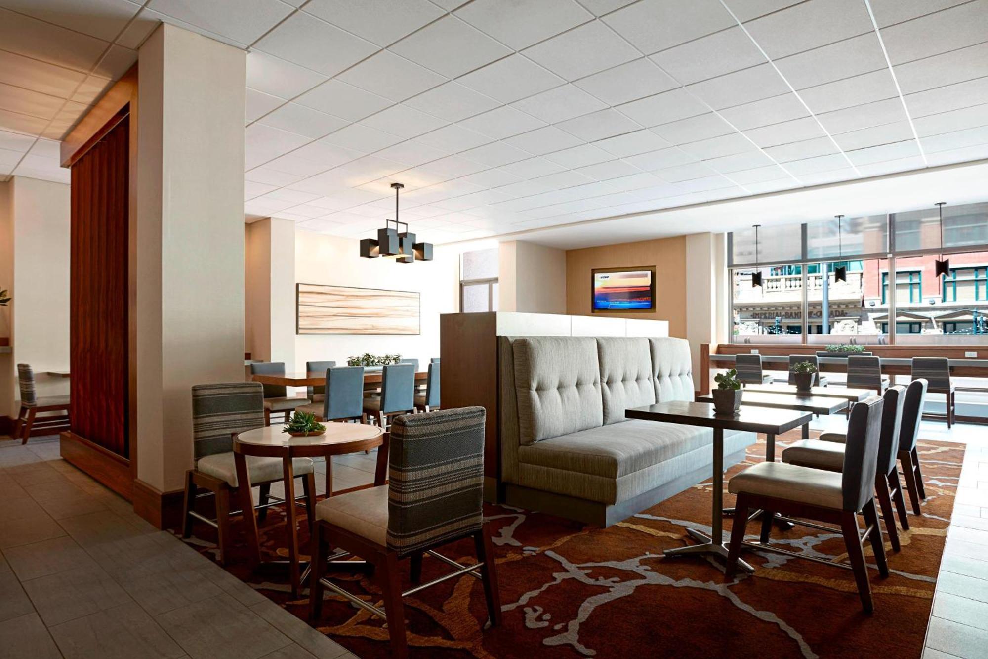 Calgary Marriott Downtown Hotel Экстерьер фото
