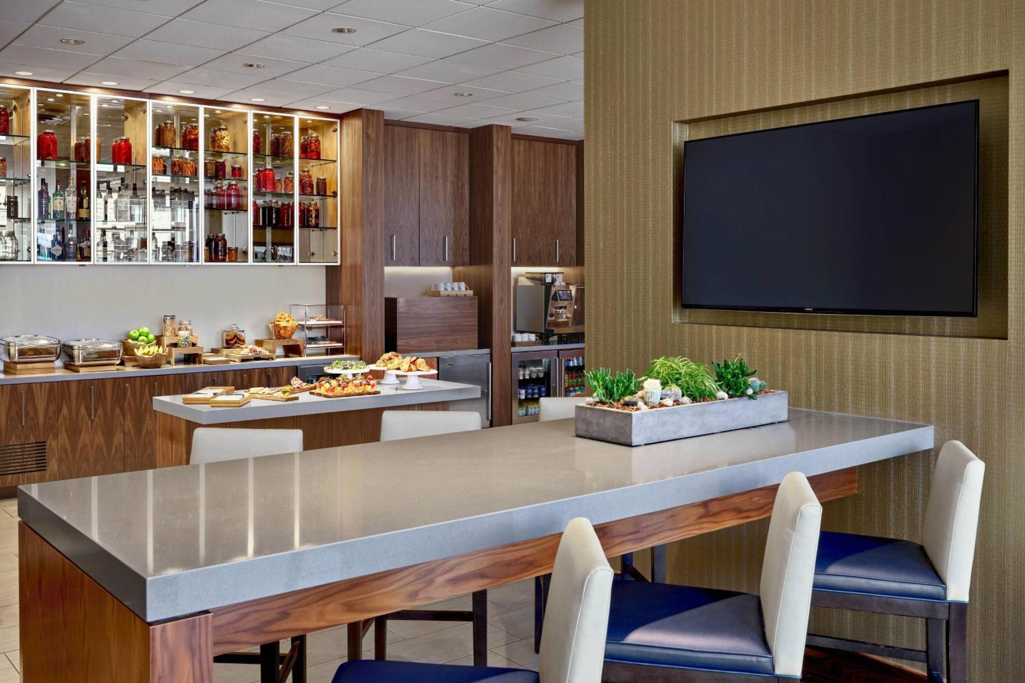 Calgary Marriott Downtown Hotel Экстерьер фото