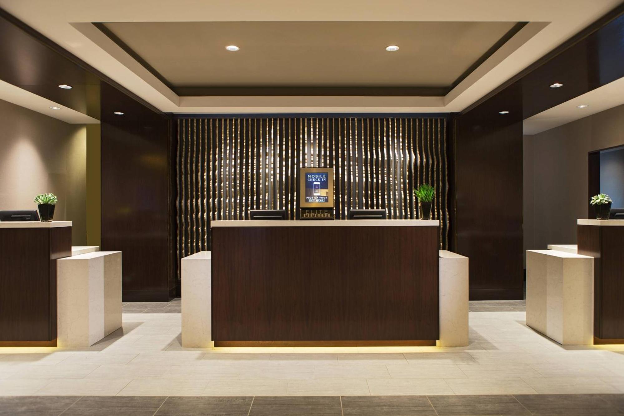 Calgary Marriott Downtown Hotel Экстерьер фото