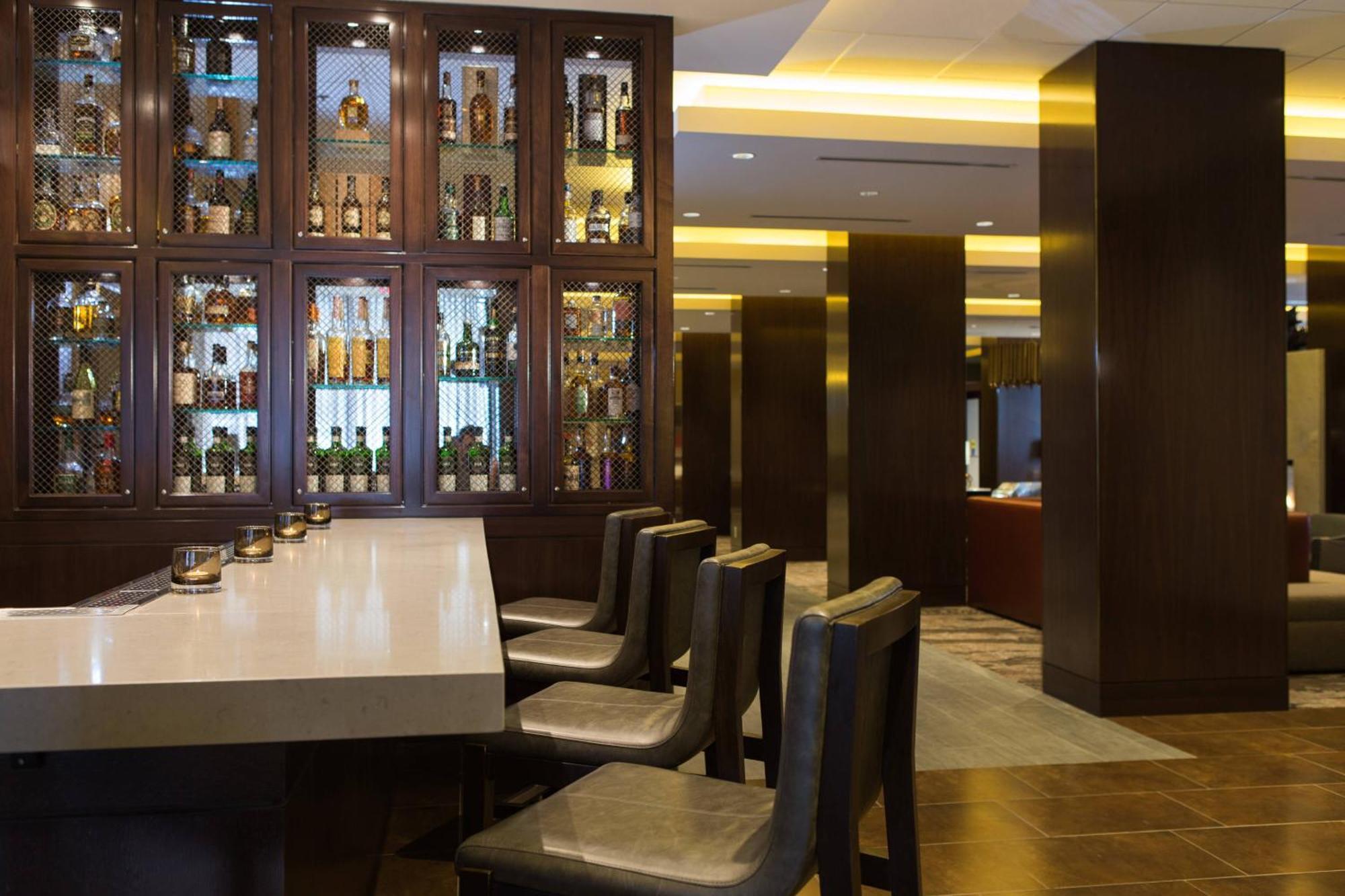 Calgary Marriott Downtown Hotel Экстерьер фото