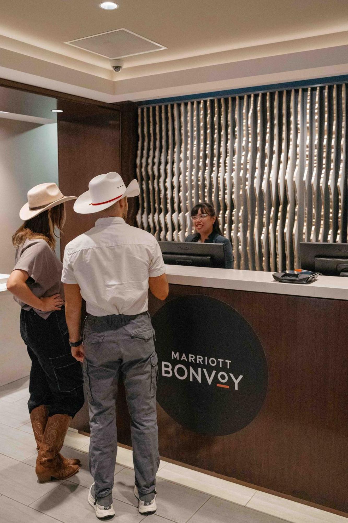 Calgary Marriott Downtown Hotel Экстерьер фото
